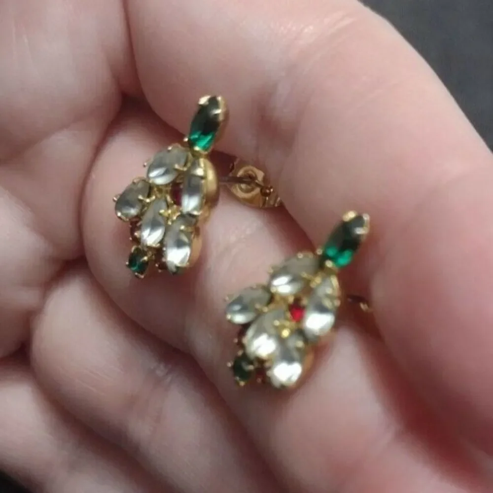 Vintage gold tone rhinestone holiday earrings tree dainty red green